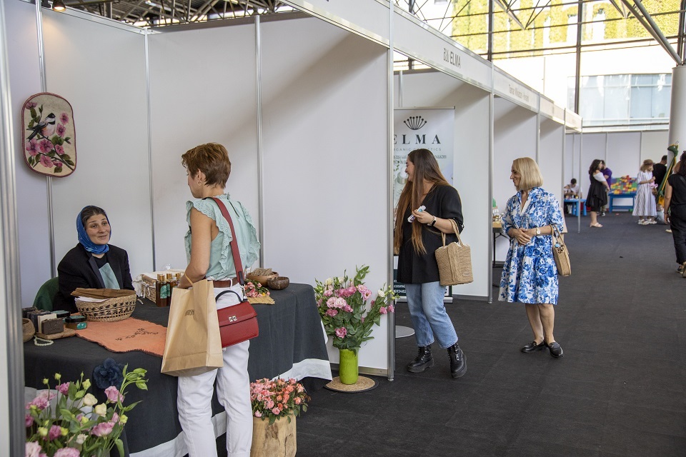 During the two-day exhibition, about 100 participants from all over the country had the opportunity to present and sell their products to attendees. Photo: UN Women/Leli Blagonravova