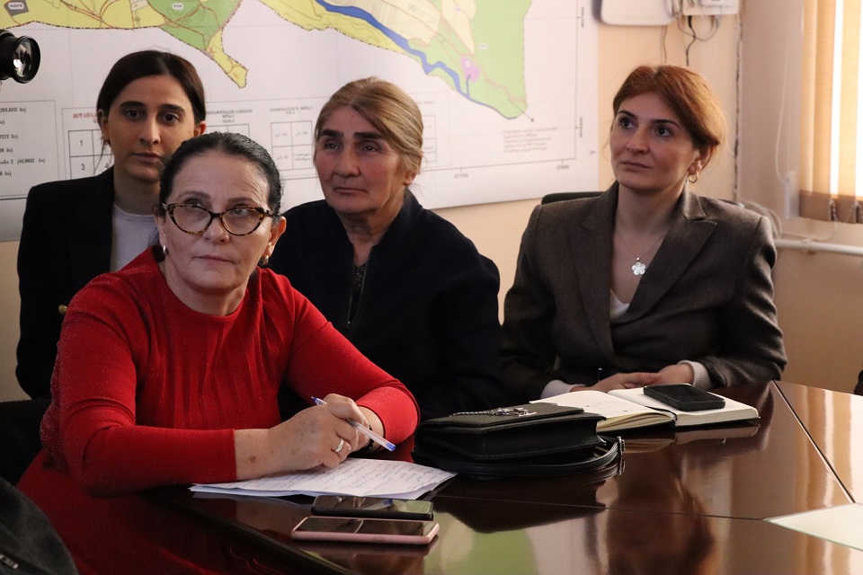 The first ever round-table meeting was conducted between local women and representatives of Dusheti City Hall and the City Assembly (Sakrebulo). Photo: Gvantsa Chagunava