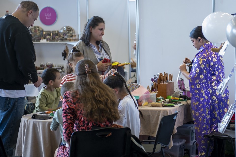During the two-day sales and exhibition, about 160 participants from all over the country had the opportunity to present their products to the visitors. UN Women/Khatia Juda Psuturi