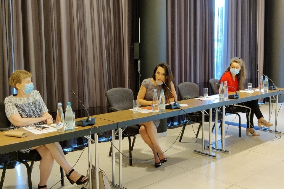 Elisabed Sikharulidze, an assistant of the MP of Georgia is sharing her opinion with the meeting participants. Photo: UN Women